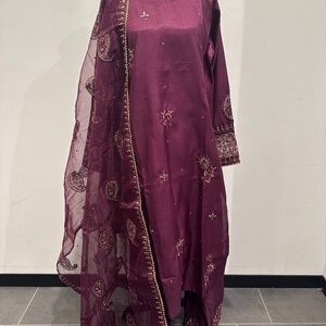 Pakistani suit
